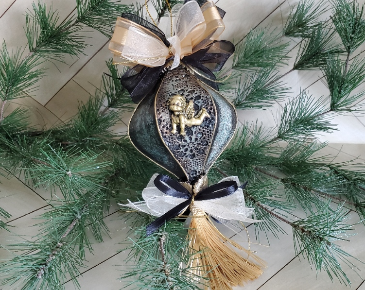 Craft Beautiful Christmas Ornaments at Home: Decoupage Techniques You’ll Love