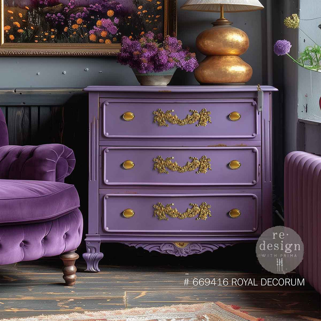 Royal Decorum Décor Poly by Redesign with Prima furniture applique