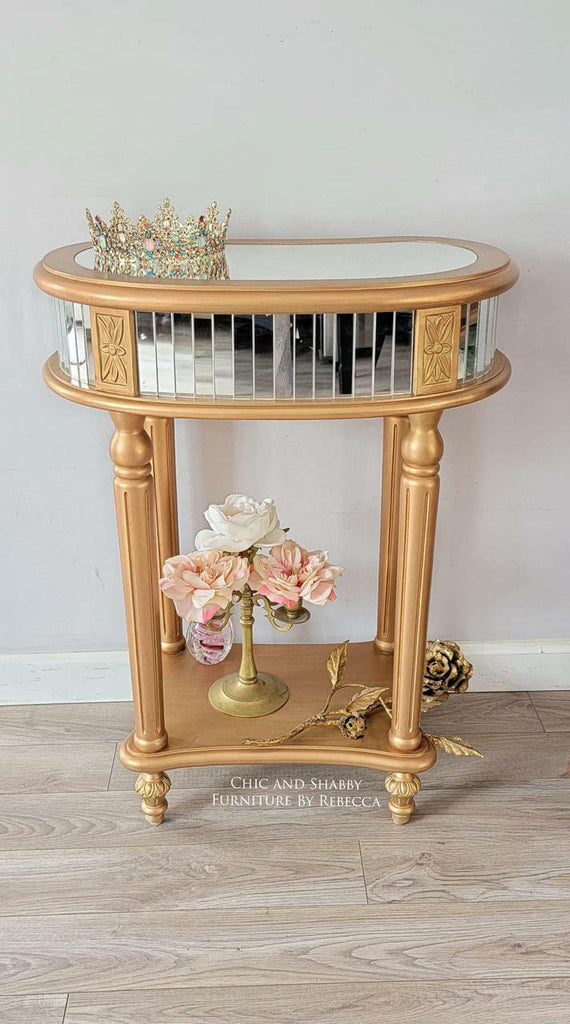 Table decorated with Dixie Belle Moonshine Metallics paint in the color Gold Digger