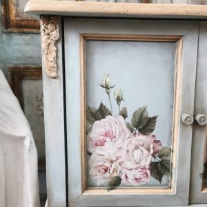 ReDesign with Prima Delicate Roses Decor Transfers® are easy to use rub-on transfers for Furniture and Mixed Media uses. Simply peel, rub-on and transfer. 
